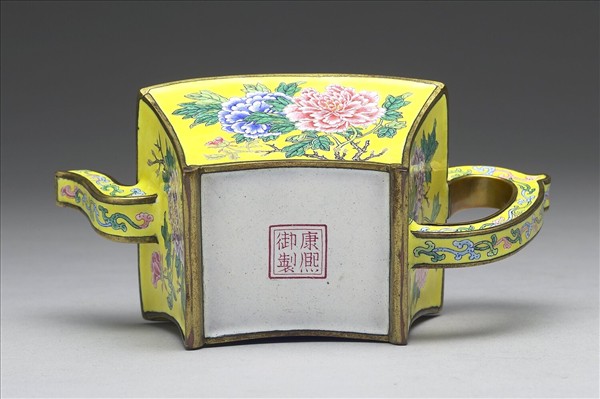銅胎畫琺瑯牡丹紋方壺