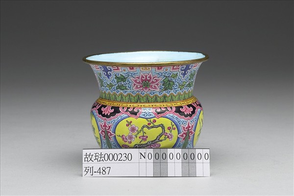 銅胎畫琺瑯藍地四季花卉渣斗