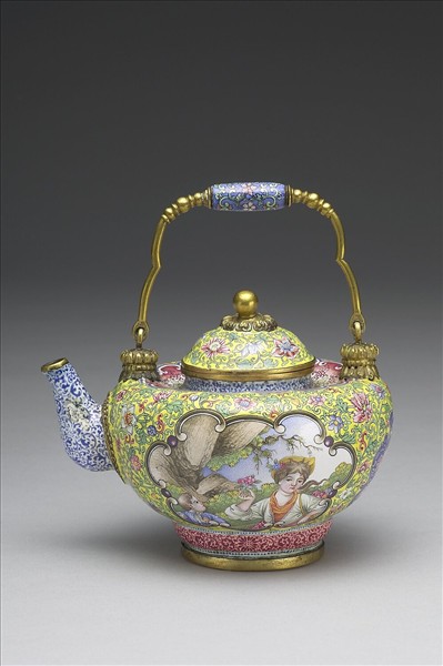 銅胎畫琺瑯西洋母子圖提梁壺
