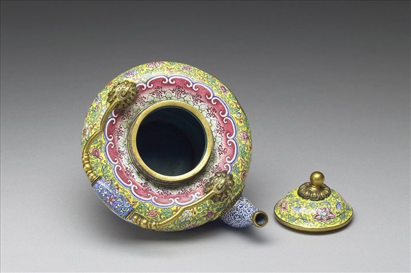 銅胎畫琺瑯西洋母子圖提梁壺