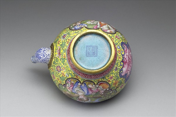 銅胎畫琺瑯西洋母子圖提梁壺