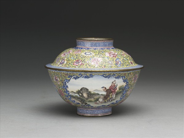 銅胎畫琺瑯黃地彩花開光人物圖蓋碗