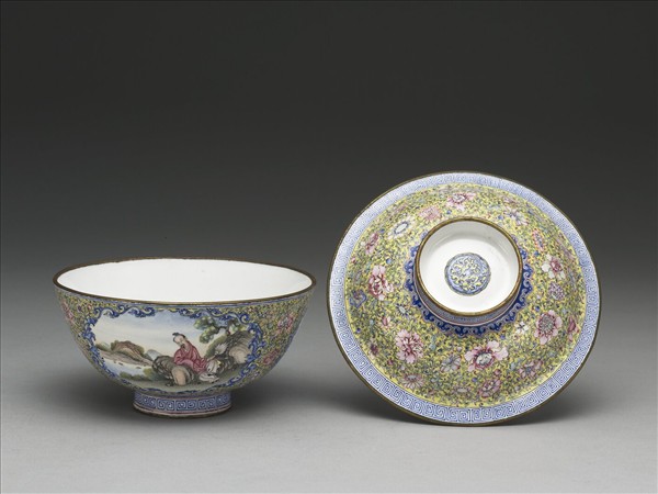 銅胎畫琺瑯黃地彩花開光人物圖蓋碗