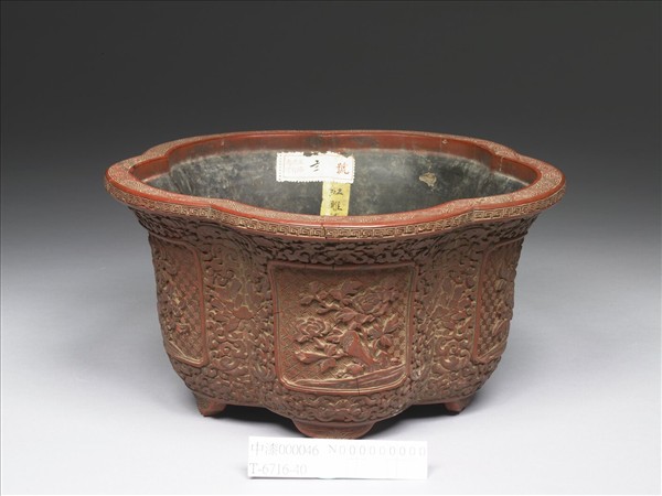 剔紅花卉五瓣式花盆