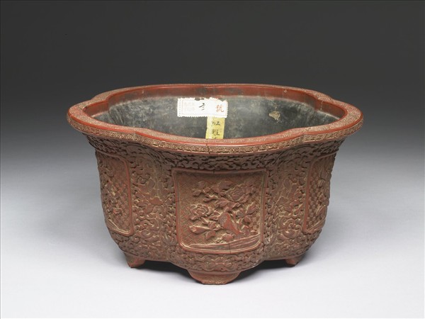 剔紅花卉五瓣式花盆