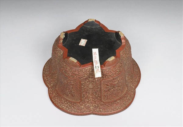 剔紅花卉五瓣式花盆