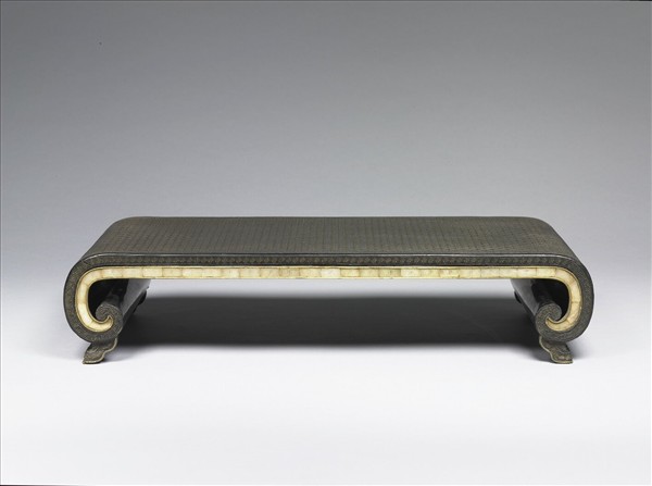 剔黑嵌玉卷書式几