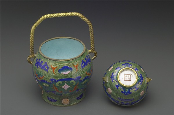 銅胎畫琺瑯提梁卣