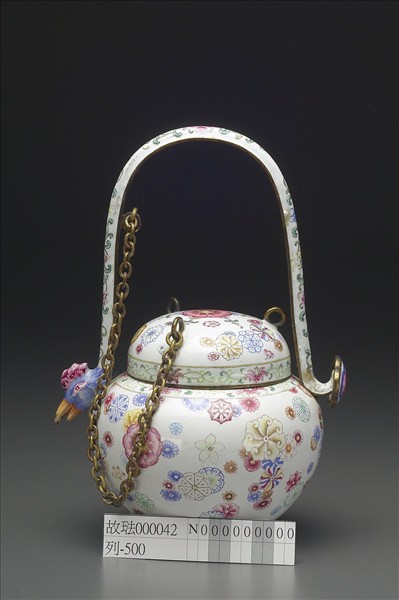 銅胎畫琺瑯皮球花提梁卣