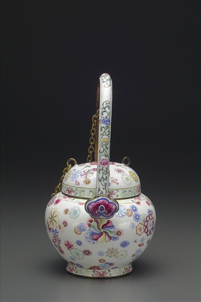 銅胎畫琺瑯皮球花提梁卣