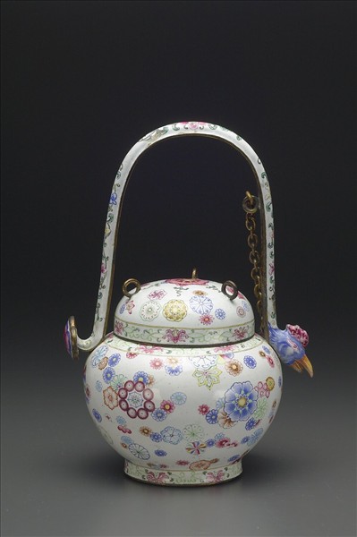 銅胎畫琺瑯皮球花提梁卣