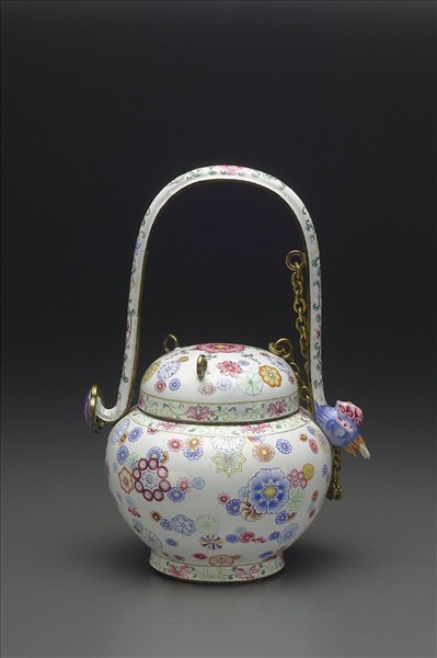 銅胎畫琺瑯皮球花提梁卣