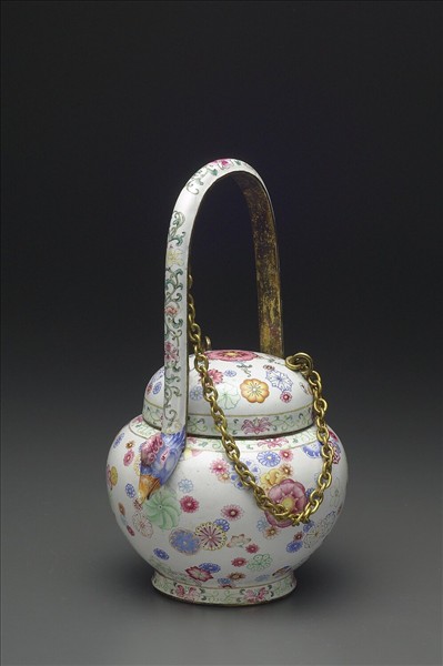 銅胎畫琺瑯皮球花提梁卣