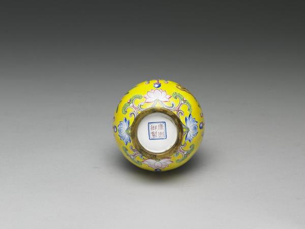 銅胎畫琺瑯壽同山岳觀音瓶