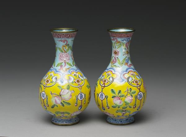 銅胎畫琺瑯壽同山岳觀音瓶