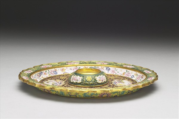 金胎內填兼畫琺瑯西洋母子圖盤