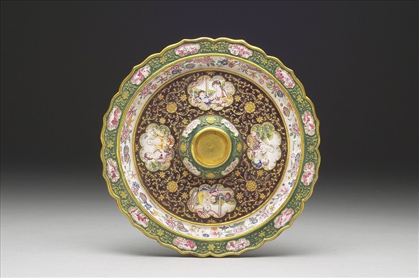 金胎內填兼畫琺瑯西洋母子圖盤