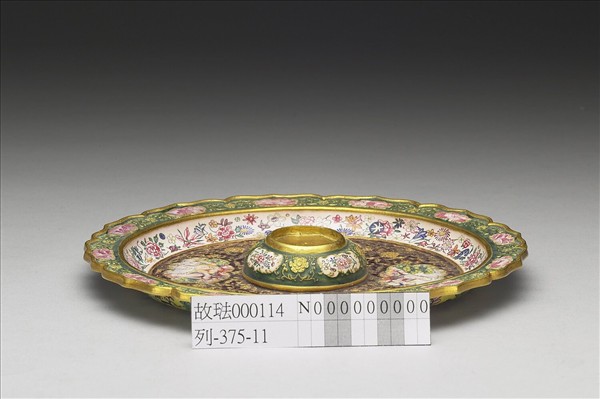 金胎內填兼畫琺瑯西洋母子圖盤