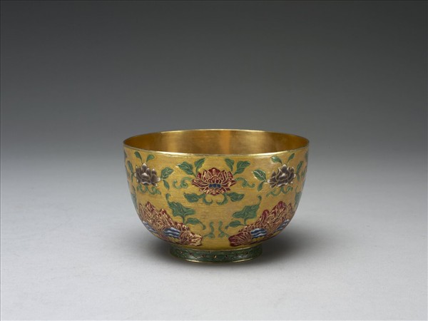 金胎內填琺瑯鍾