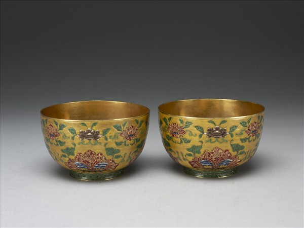 金胎內填琺瑯鍾