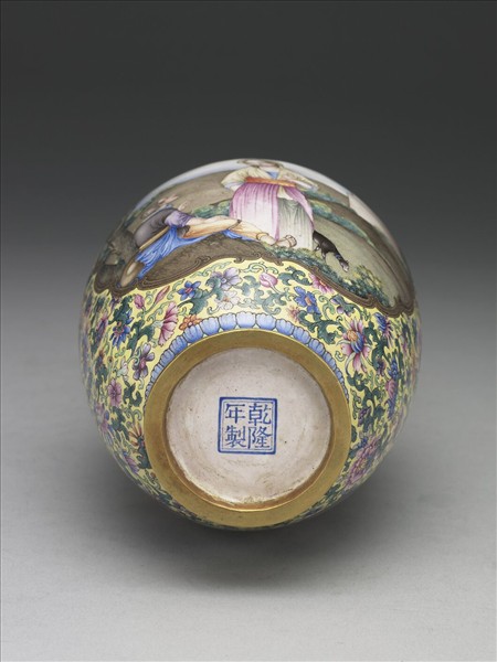 銅胎畫琺瑯西洋人物觀音瓶