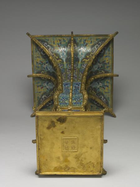 掐絲琺瑯獸面紋方觚