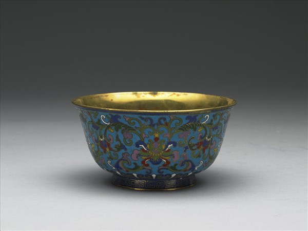 掐絲琺瑯番蓮紋碗