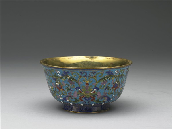 掐絲琺瑯番蓮紋碗