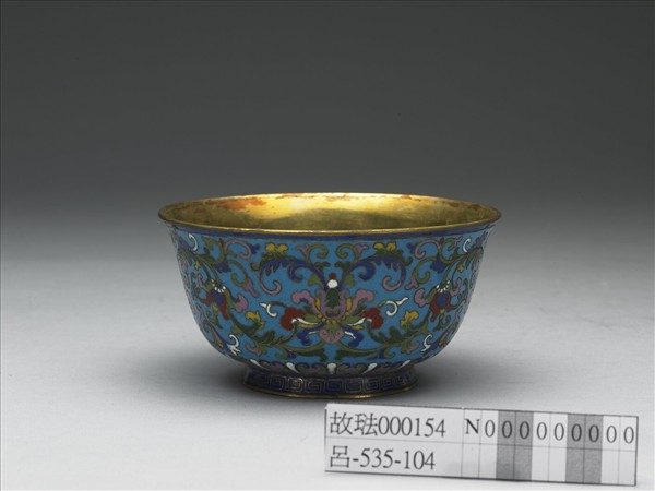 掐絲琺瑯番蓮紋碗
