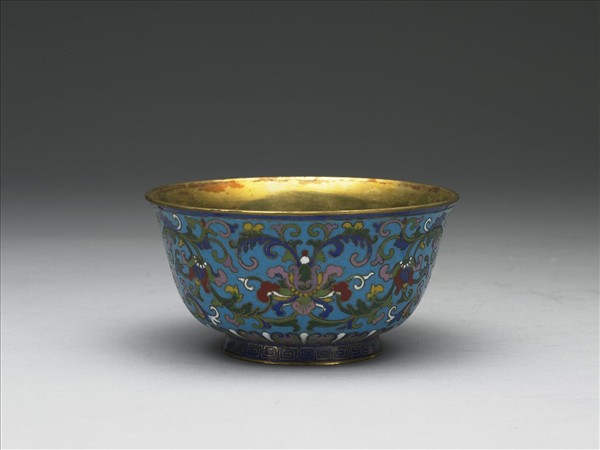 掐絲琺瑯番蓮紋碗
