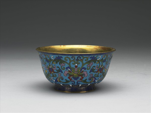掐絲琺瑯番蓮紋碗