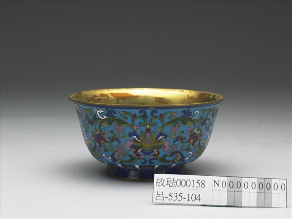 掐絲琺瑯番蓮紋碗