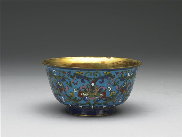 掐絲琺瑯番蓮紋碗