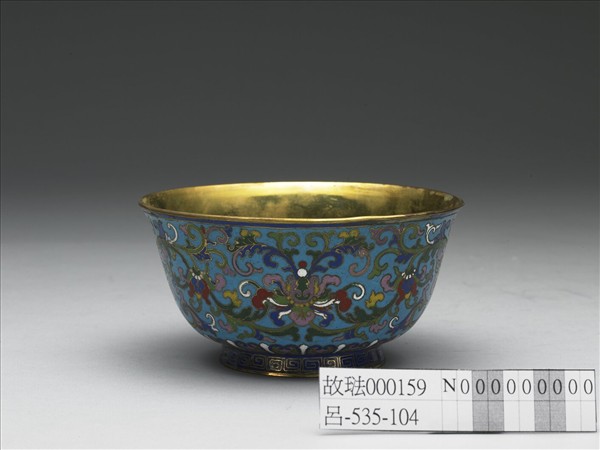 掐絲琺瑯番蓮紋碗