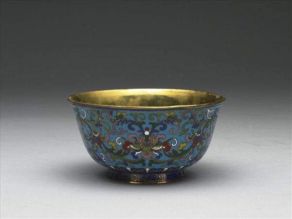 掐絲琺瑯番蓮紋碗