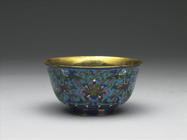 掐絲琺瑯番蓮紋碗
