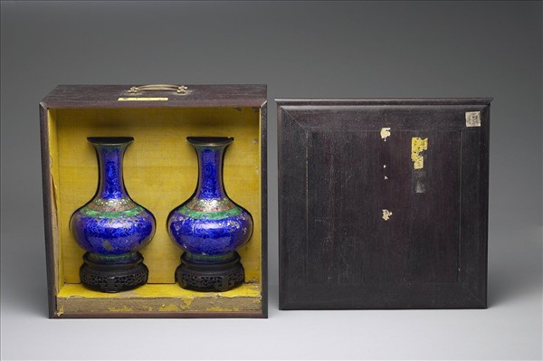 銀胎內填琺瑯長頸瓶