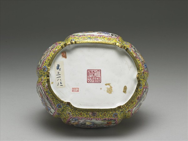 銅胎畫琺瑯瓜楞式手爐