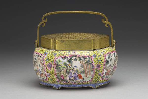 銅胎畫琺瑯黃地開光人物手爐