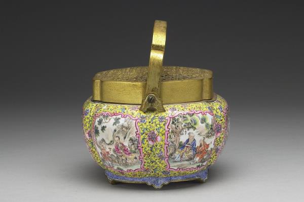 銅胎畫琺瑯黃地開光人物手爐