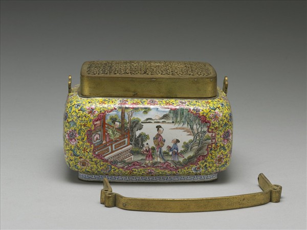 銅胎畫琺瑯黃地開光人物手爐