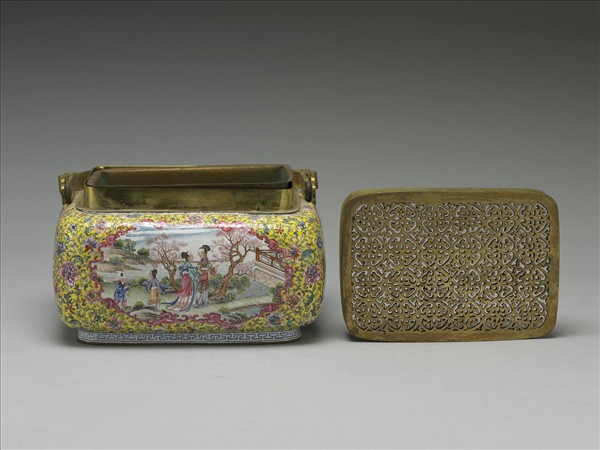 銅胎畫琺瑯黃地開光人物手爐