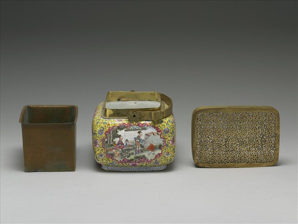 銅胎畫琺瑯黃地開光人物手爐