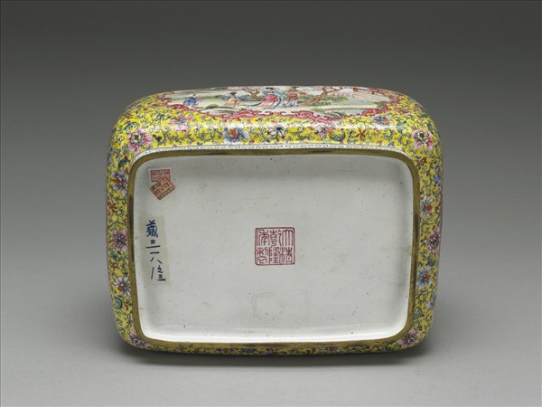 銅胎畫琺瑯黃地開光人物手爐