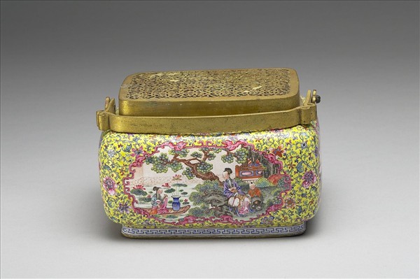 銅胎畫琺瑯黃地開光人物手爐