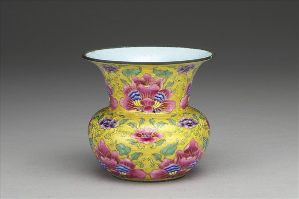 銅胎畫琺瑯花卉渣斗