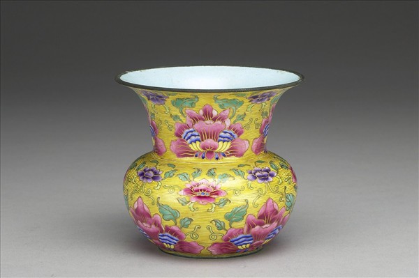 銅胎畫琺瑯花卉渣斗