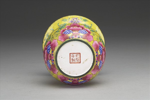 銅胎畫琺瑯花卉渣斗