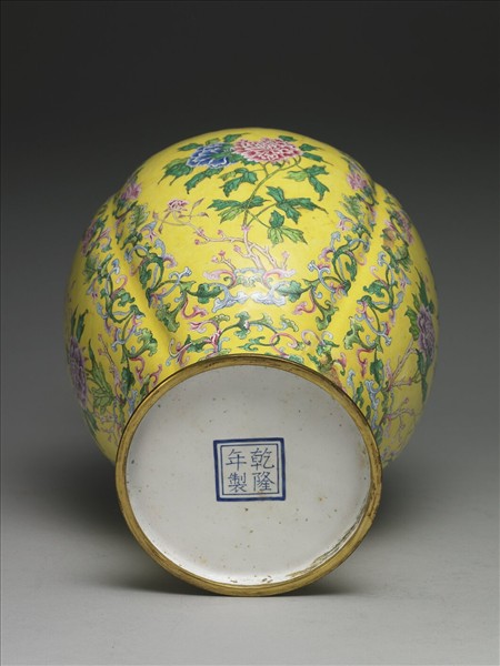 銅胎畫琺瑯海棠式蓋罐