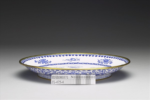 銅胎畫琺瑯白地青花盤